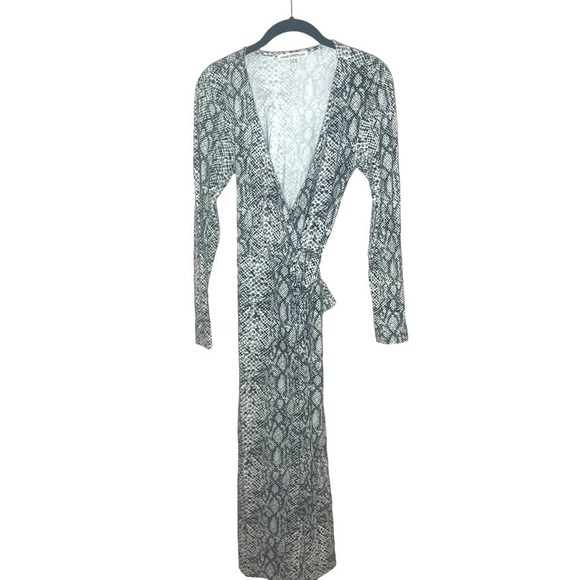 GOOD AMERICAN Blk/Wht Snake Print Day Night Wrap Dress - Picture 2 of 5